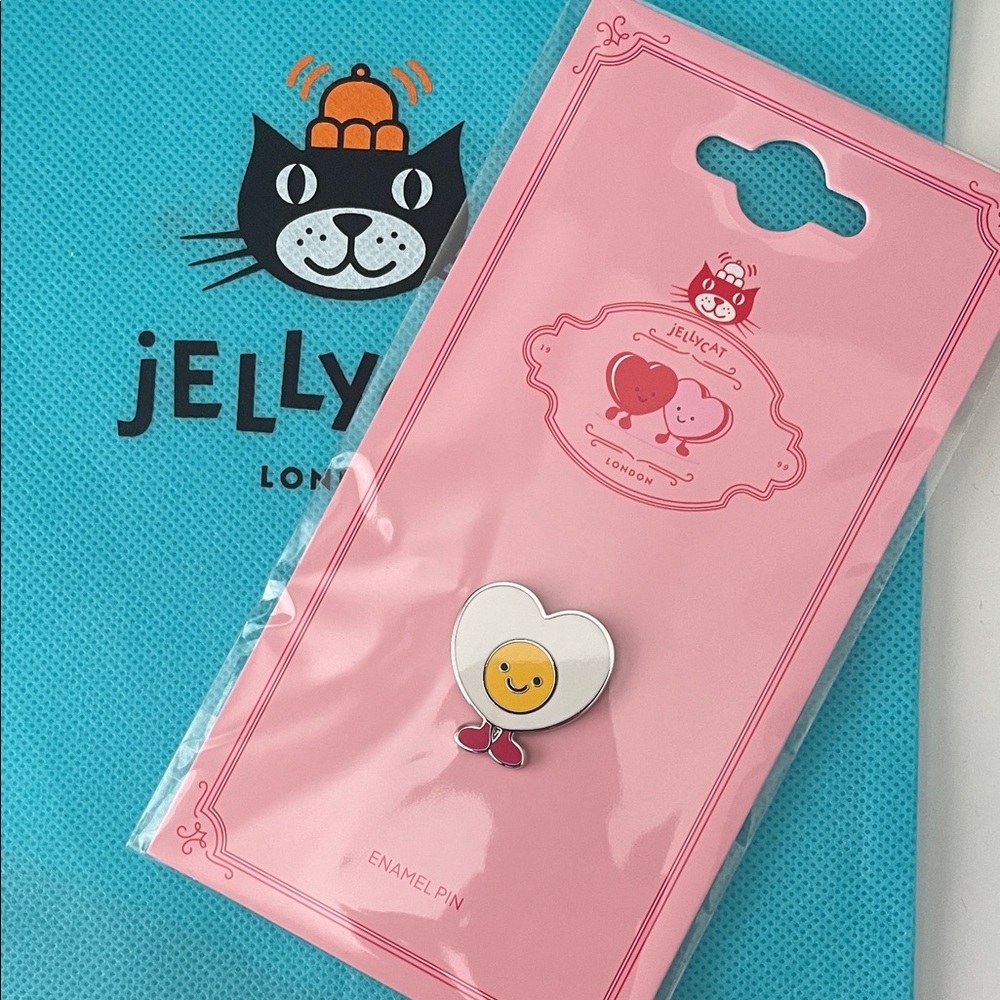 Jellycat AMUSEABLES HEART BOILED EGG PIN BADGE Brand New Sealed AUTHENTIC Puurks